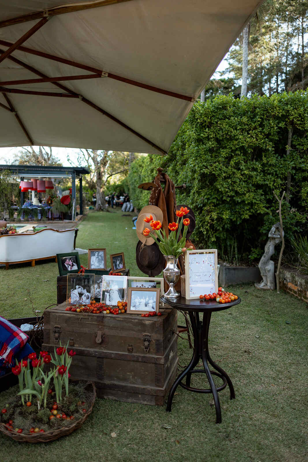 decoração festa junina simples versus luxuosa