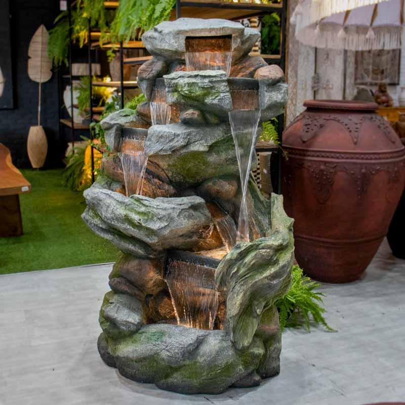 Como instalar uma fonte solar no jardim