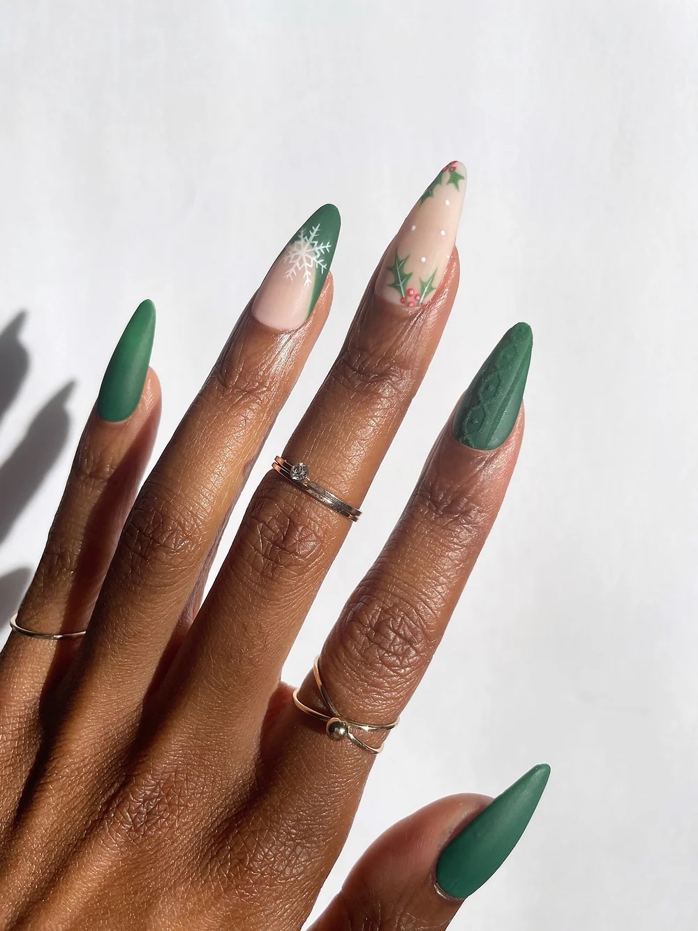 nail art natalina com flocos de neve passo a passo