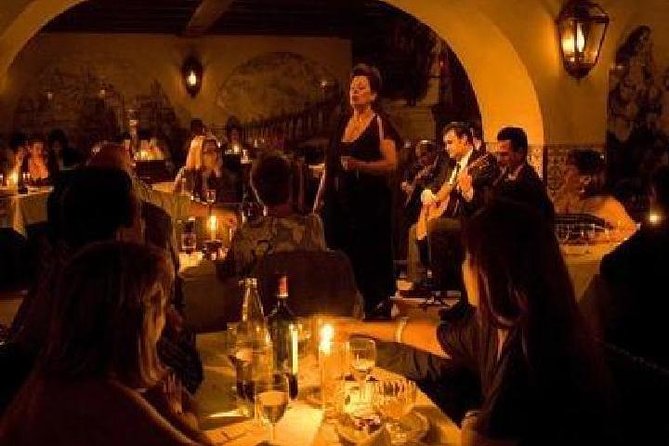 Fado em Alfama vs. Fado no Bairro Alto: Qual o Melhor para Você?