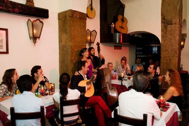 Fado Vadio em Lisboa: Onde Encontrar a Experiência Mais Autêntica