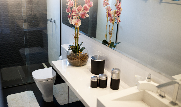 evitar erros na escolha kit banheiro pequeno