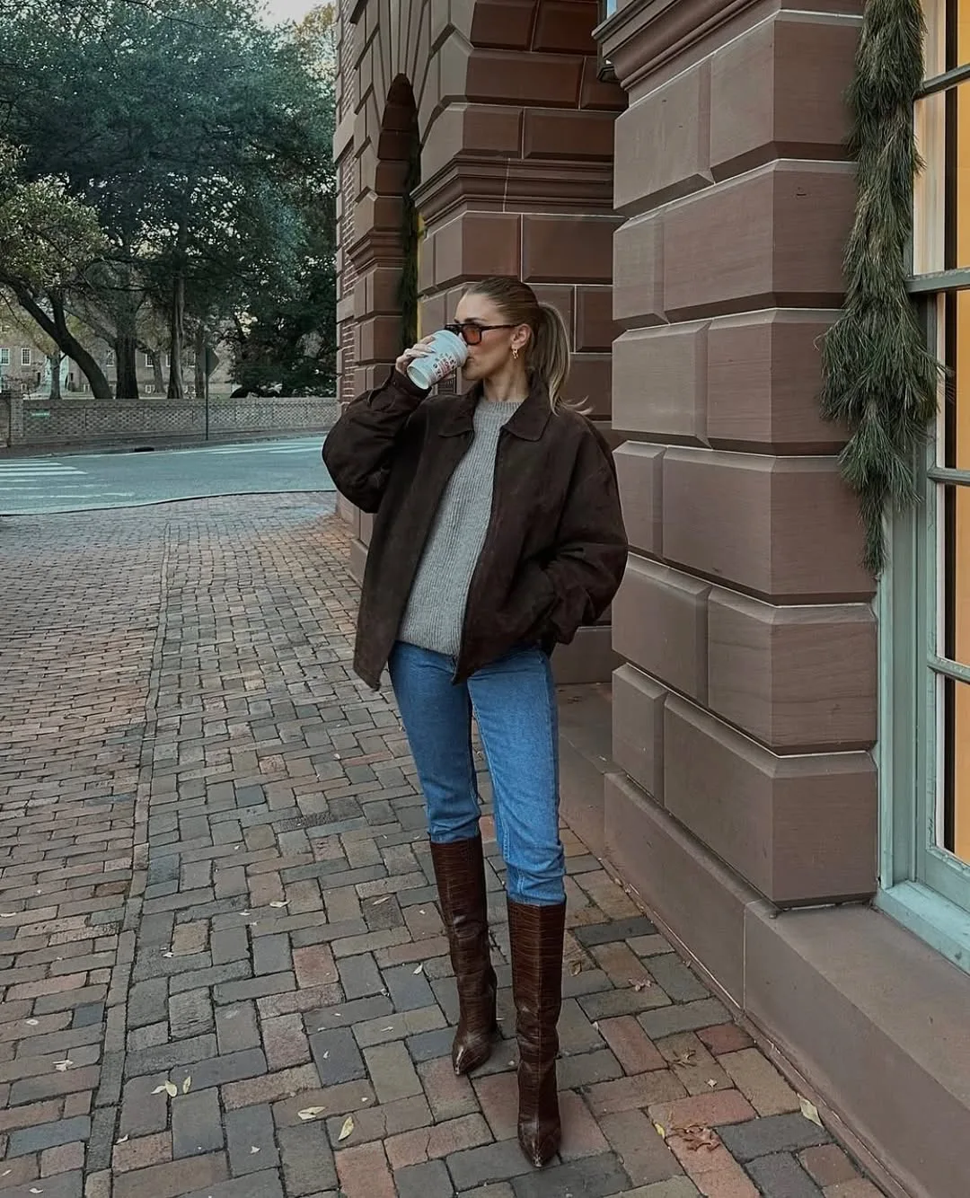 looks com bota marrom cano alto para inverno