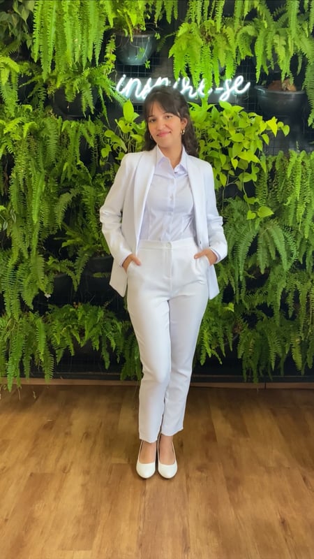 blazer branco oversized com cinto para noite