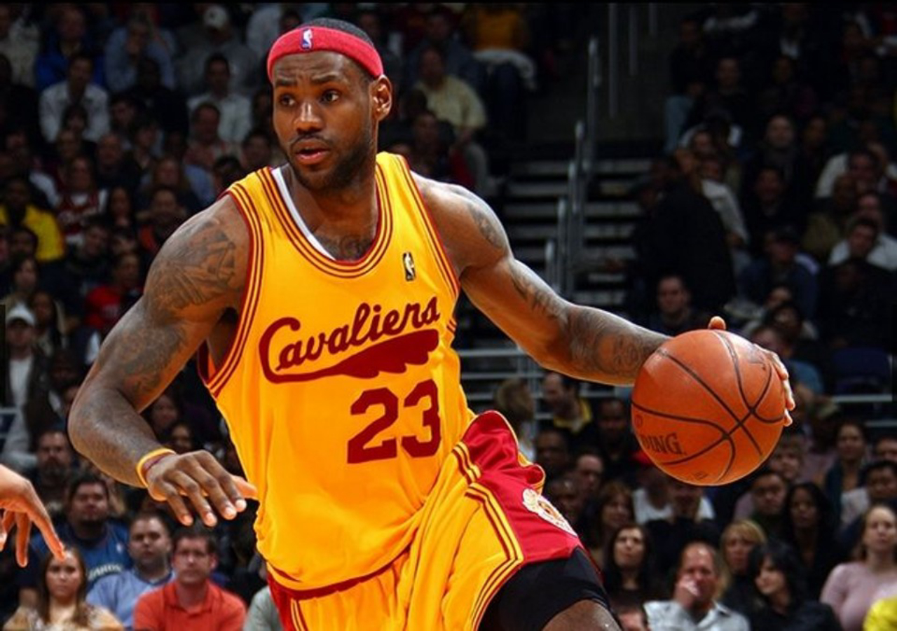 como combinar camisa basquete com calça jogger