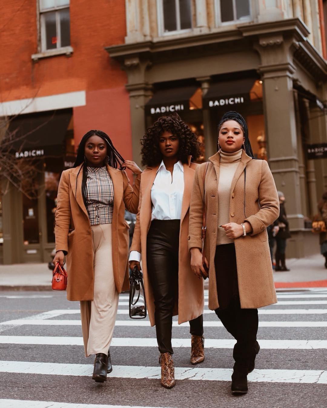 look com sobretudo marrom