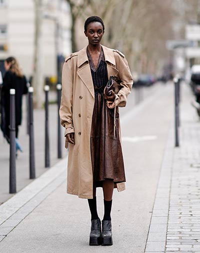 look com sobretudo marrom