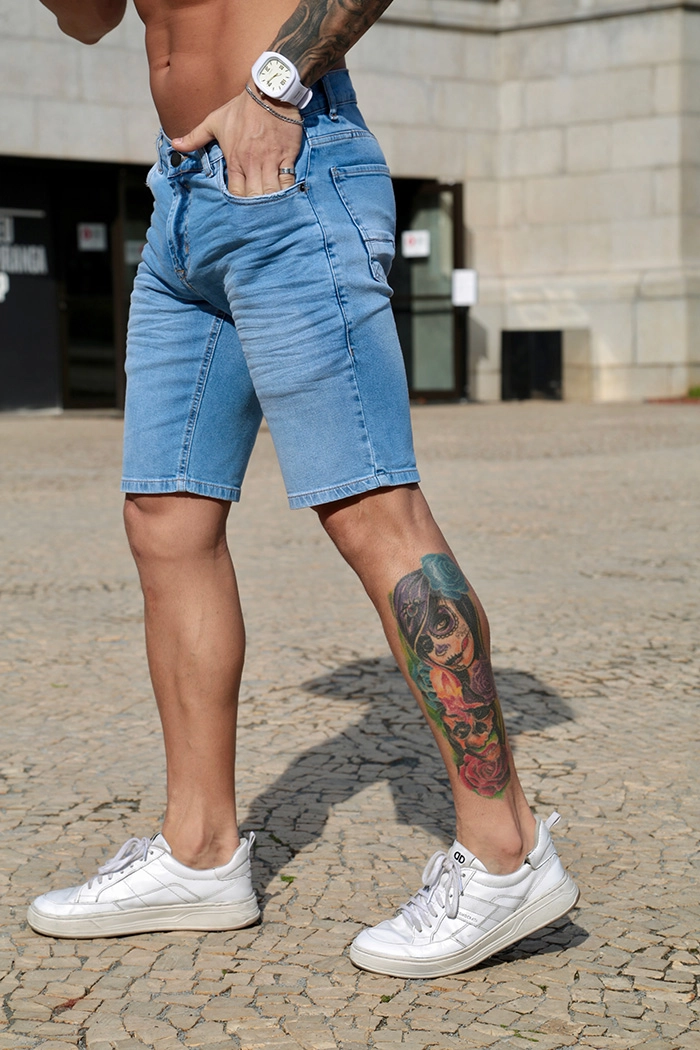 10 looks masculinos com short jeans e tênis para o verão