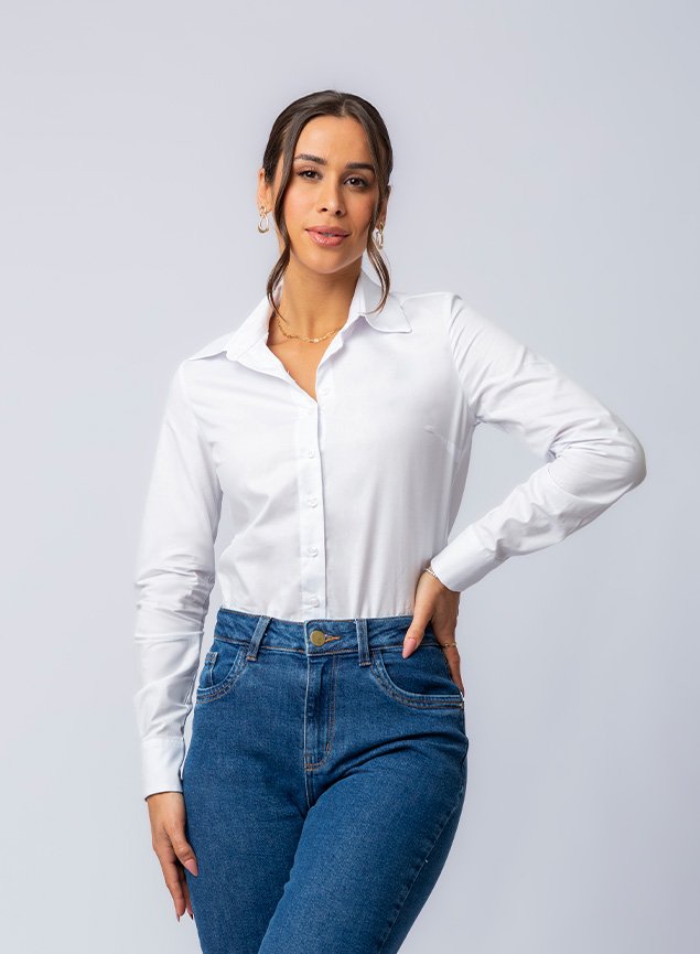 looks com camisa branca e calça jeans