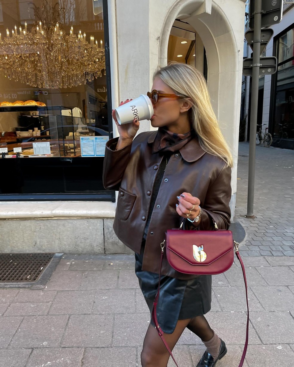 jaqueta marrom de couro masculina para trabalho