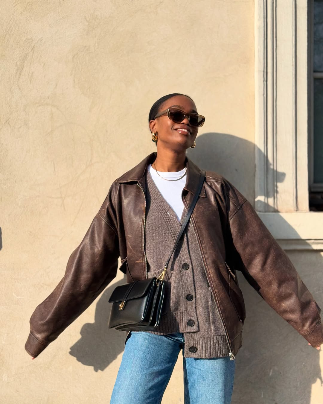 looks com jaqueta marrom