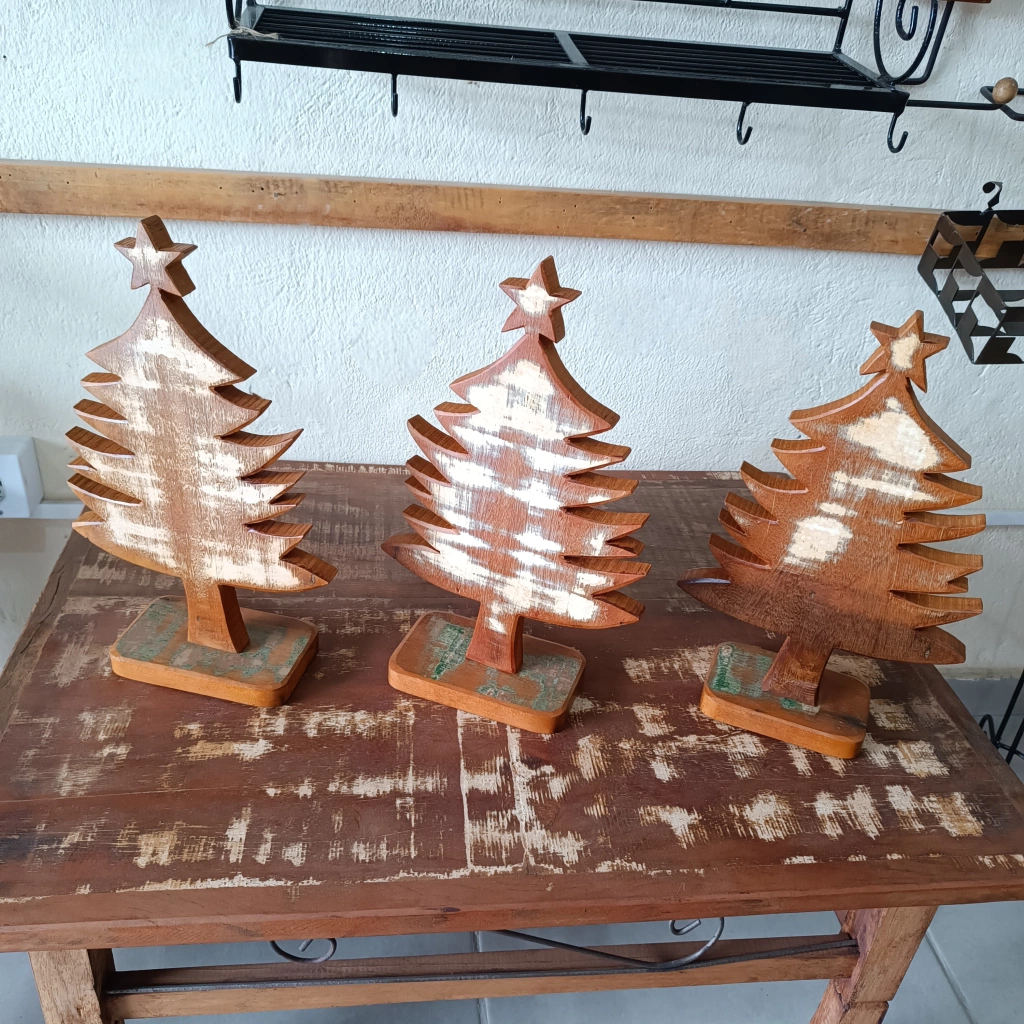 Manutenção de móveis de madeira de demolição