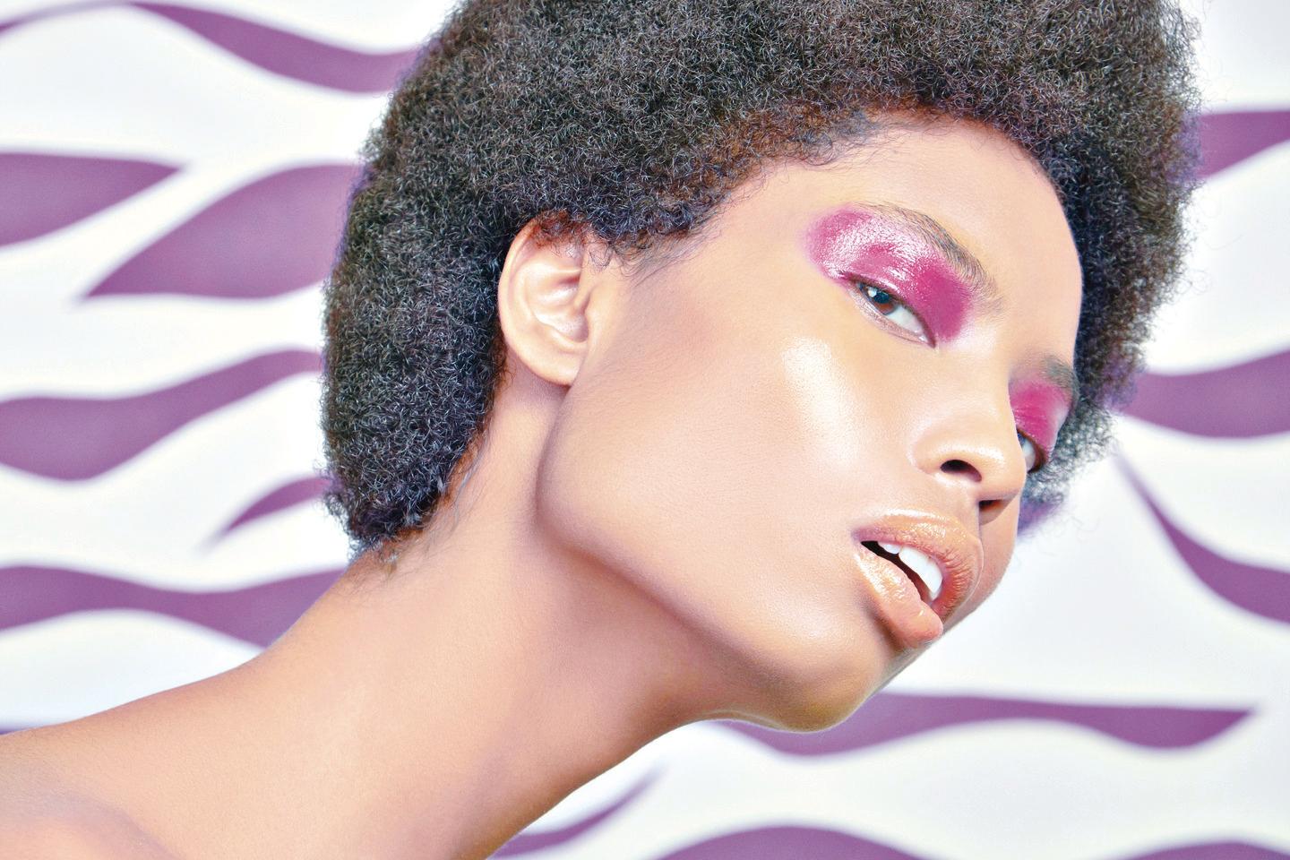 como evitar maquiagem acinzentada pele negra