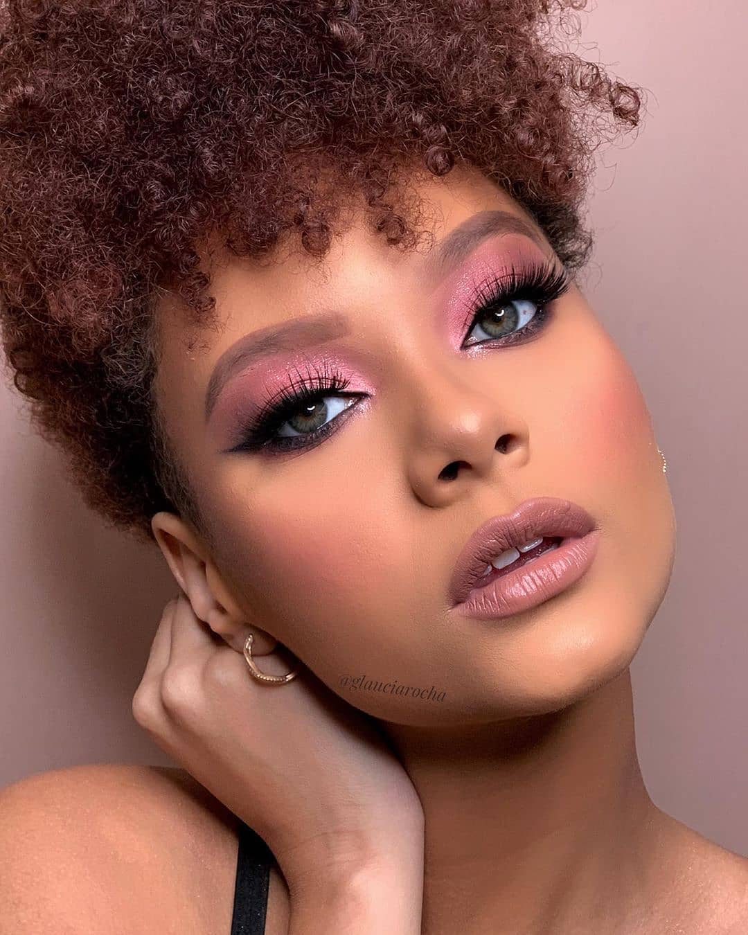 tutorial maquiagem afrofuturista olhos marcantes