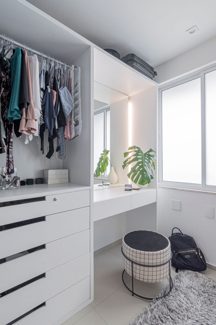 penteadeira suspensa com tampo de vidro para quarto pequeno