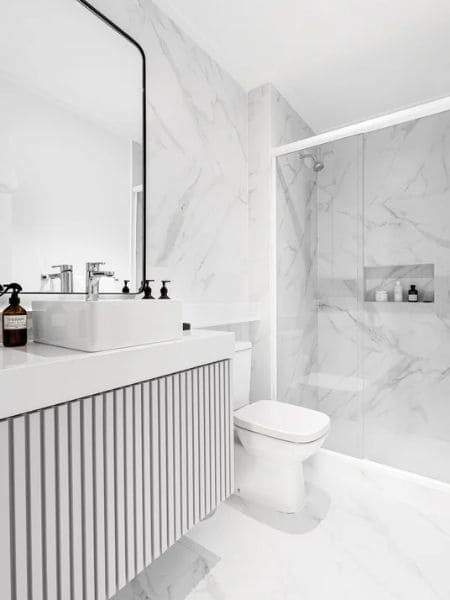 erros comuns decorar banheiro pequeno moderno