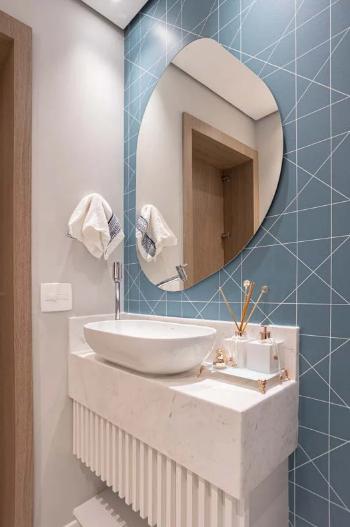 erros comuns decorar banheiro pequeno moderno