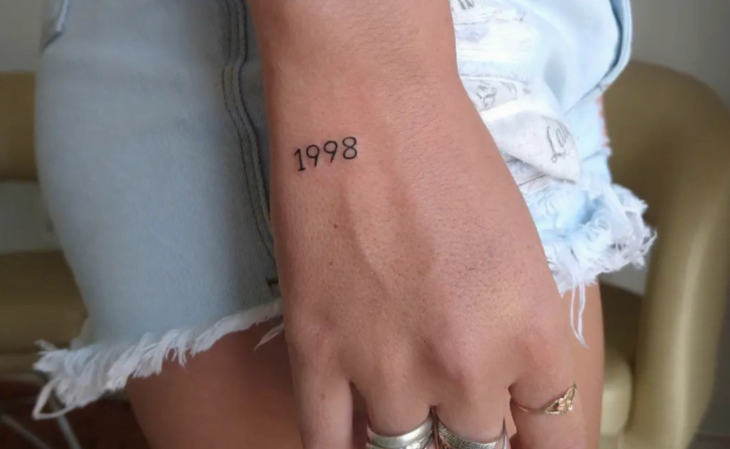 tatuagem nome cursiva ou minimalista
