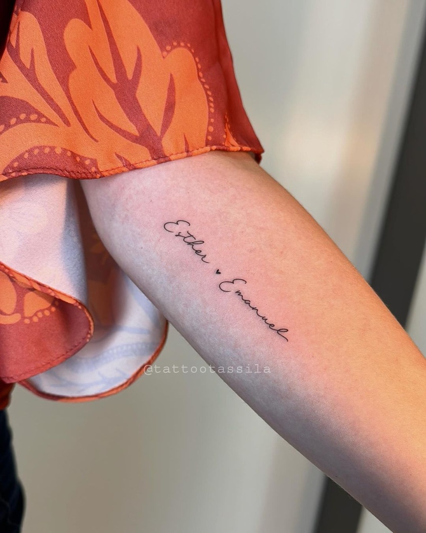 tatuagem nome na costela feminina