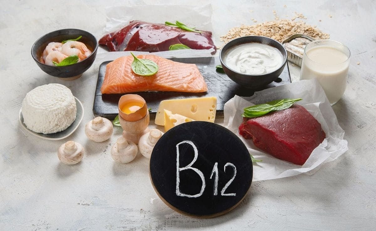 o que causa a falta de vitamina b12