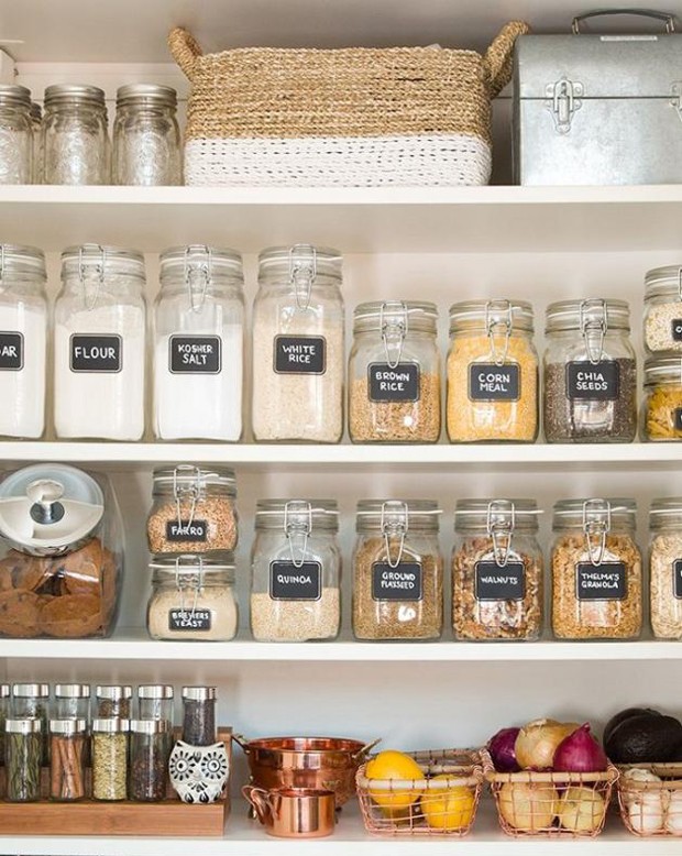 Como usar o espaço vertical para organizar temperos