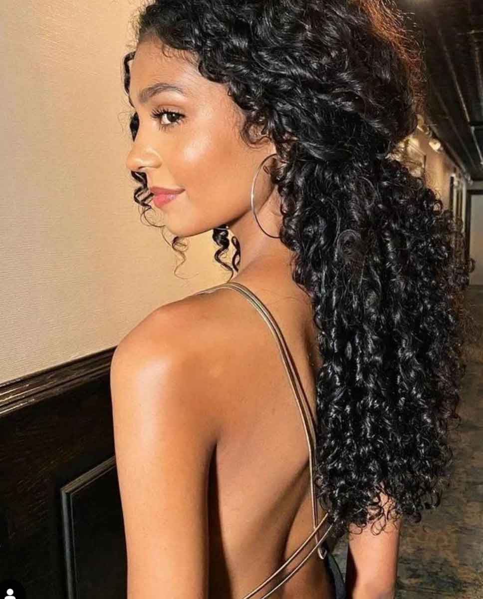 penteado 15 anos cabelo curto com presilha de brilho