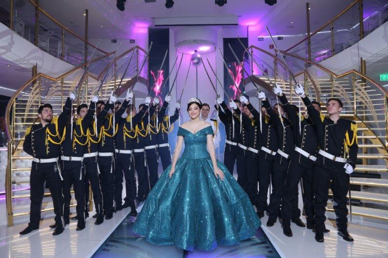 penteados de 15 anos mais bonitos para debutantes