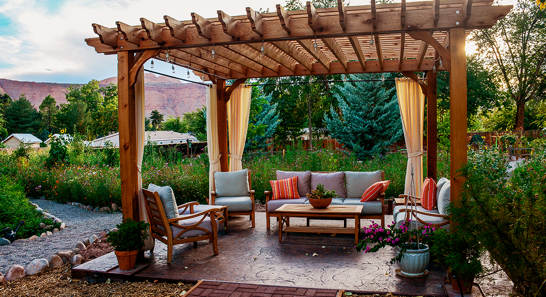 erros comuns ao construir um pergolado de madeira e como evitá-los