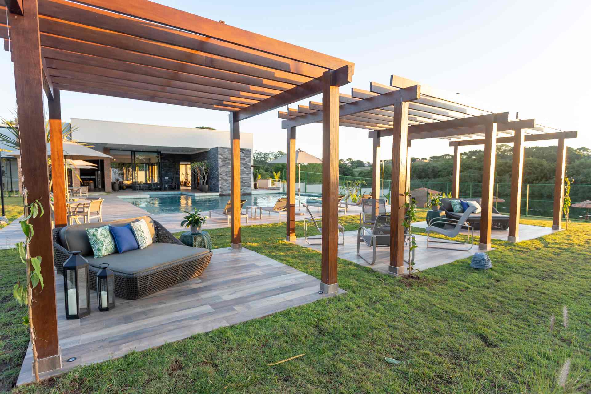 erros comuns ao construir um pergolado de madeira e como evitá-los