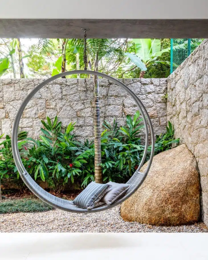 Como escolher o balanço perfeito para seu jardim de inverno