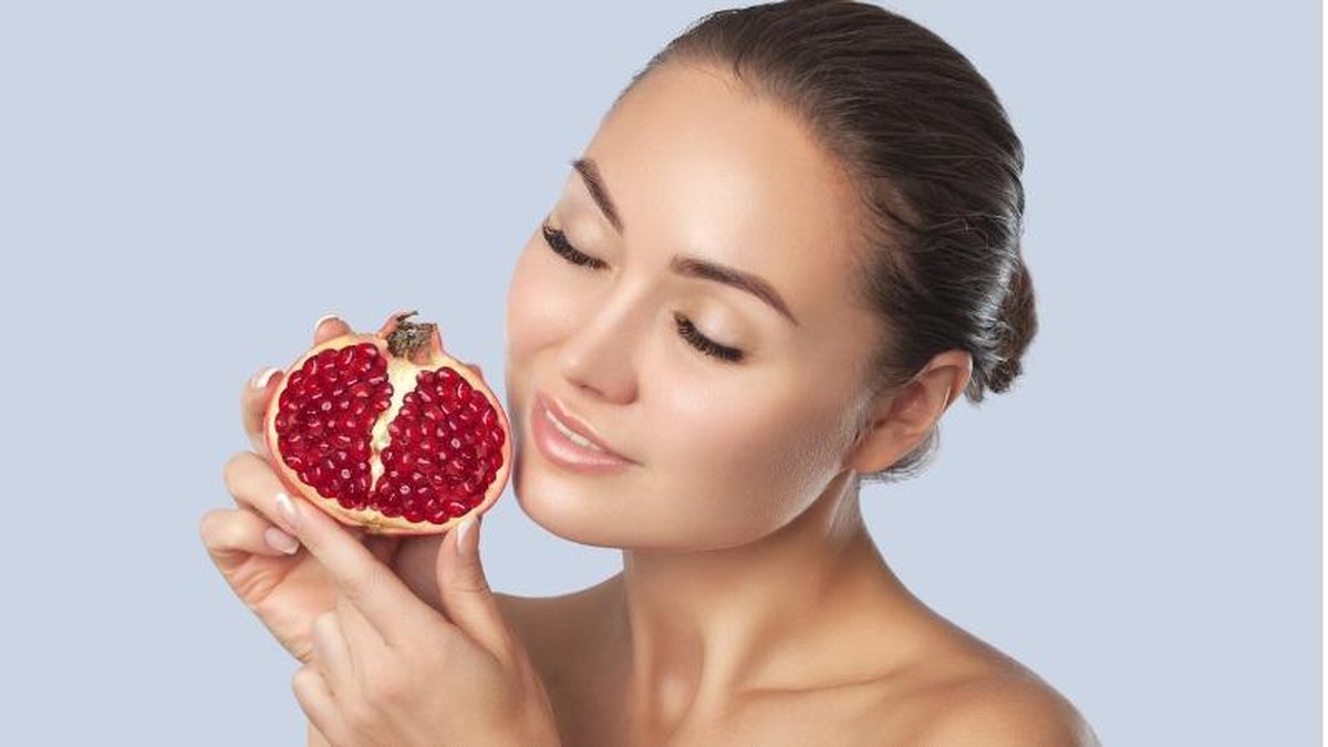 Máscara caseira de romã para revitalizar a pele