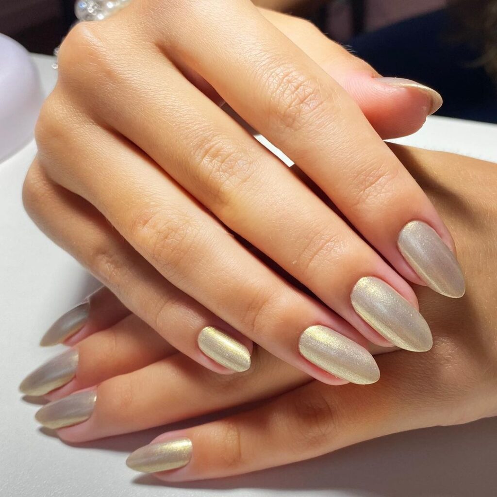 esmalte branco leitoso para praia