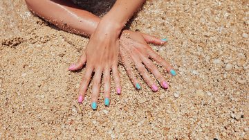 esmalte desbota na praia o que fazer