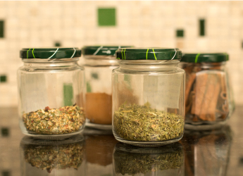 5 Formas de Transformar Potes de Vidro em Vasos Decorativos