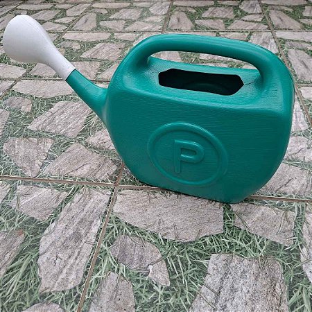 Regador com bico ajustável