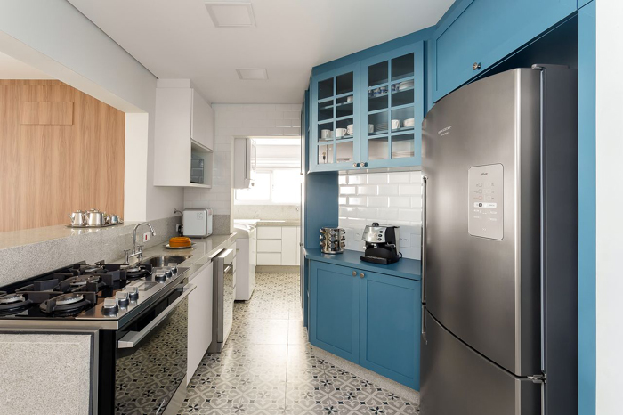 como evitar bagunça em cozinha sem armário aéreo