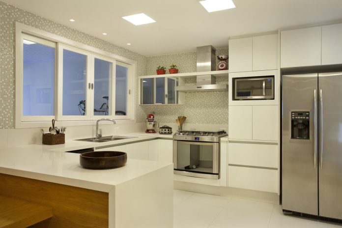ideias de cozinhas sem armários superiores