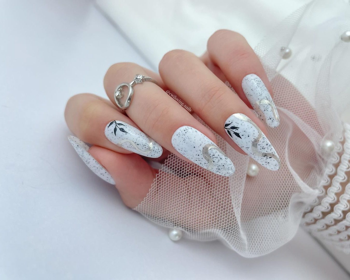 melhores ideias unhas brancas cintilantes 2024