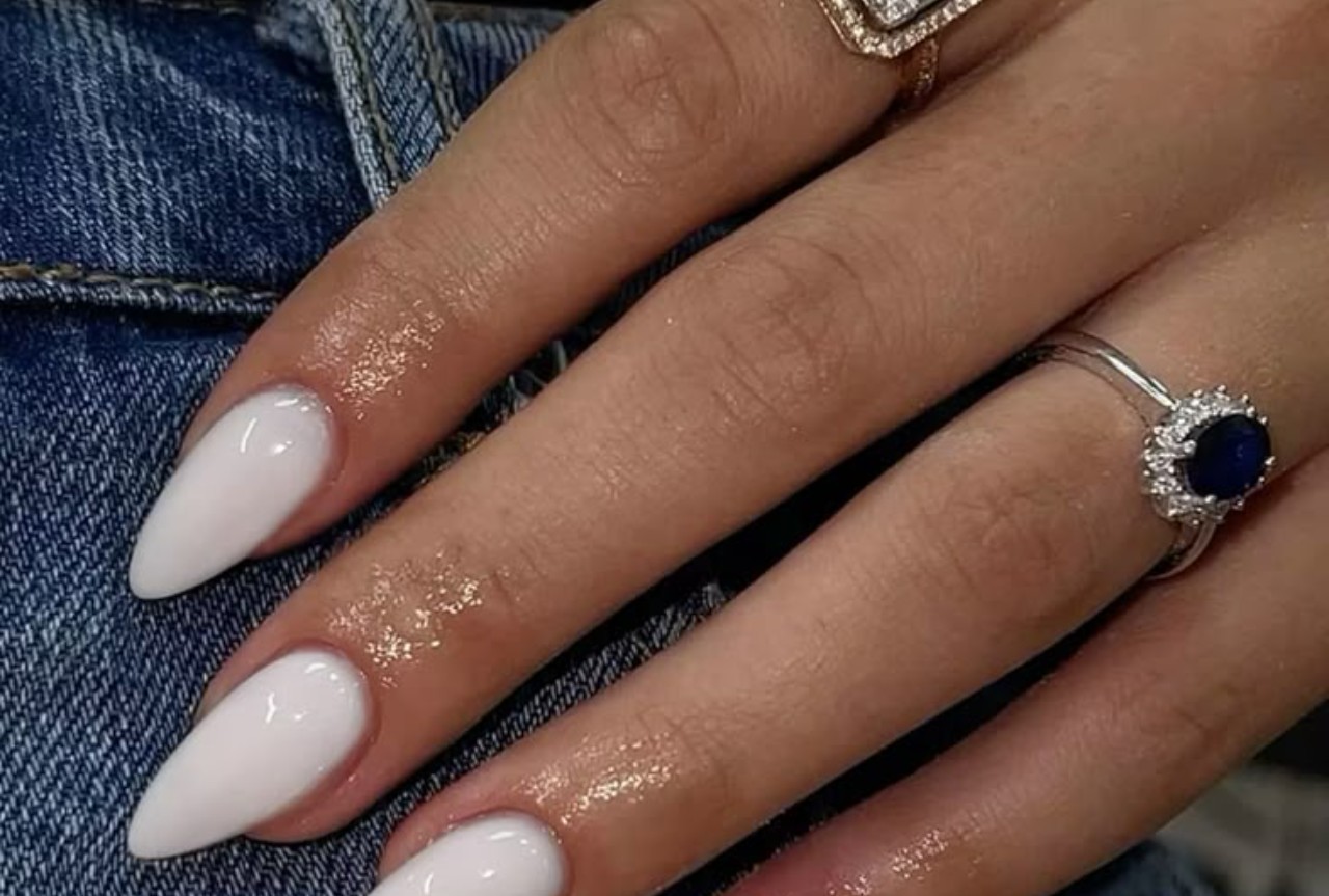 unha branca cintilante vs perolada qual a diferença