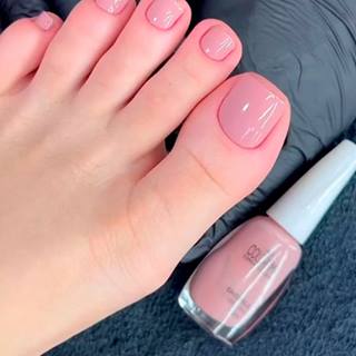 esmalte nude ou branco translúcido para pés