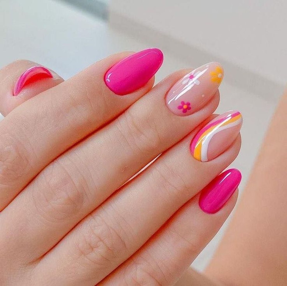unha de gel francesinha reversa com glitter
