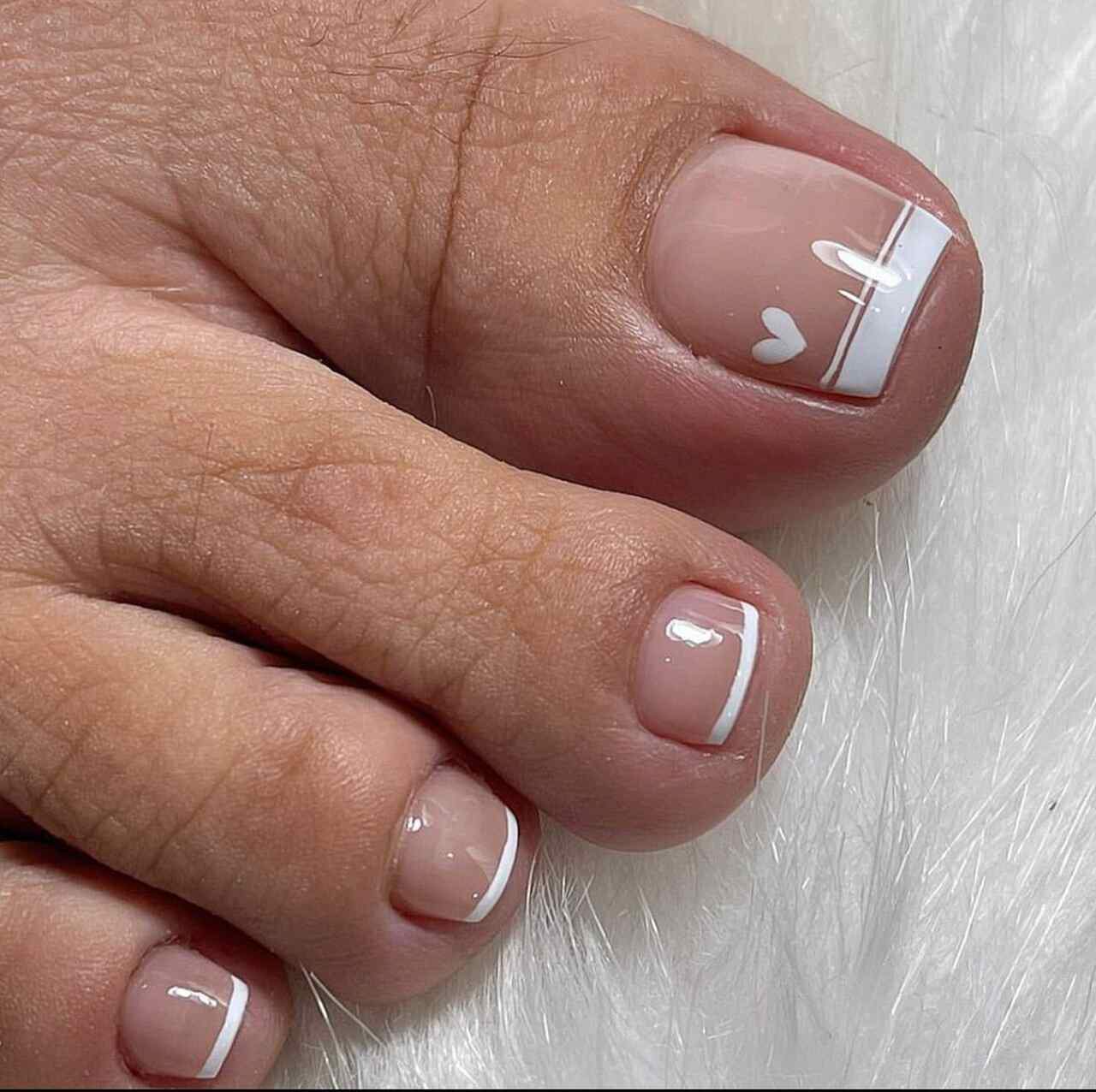 quanto custa fazer unhas decoradas pe salao ou em casa