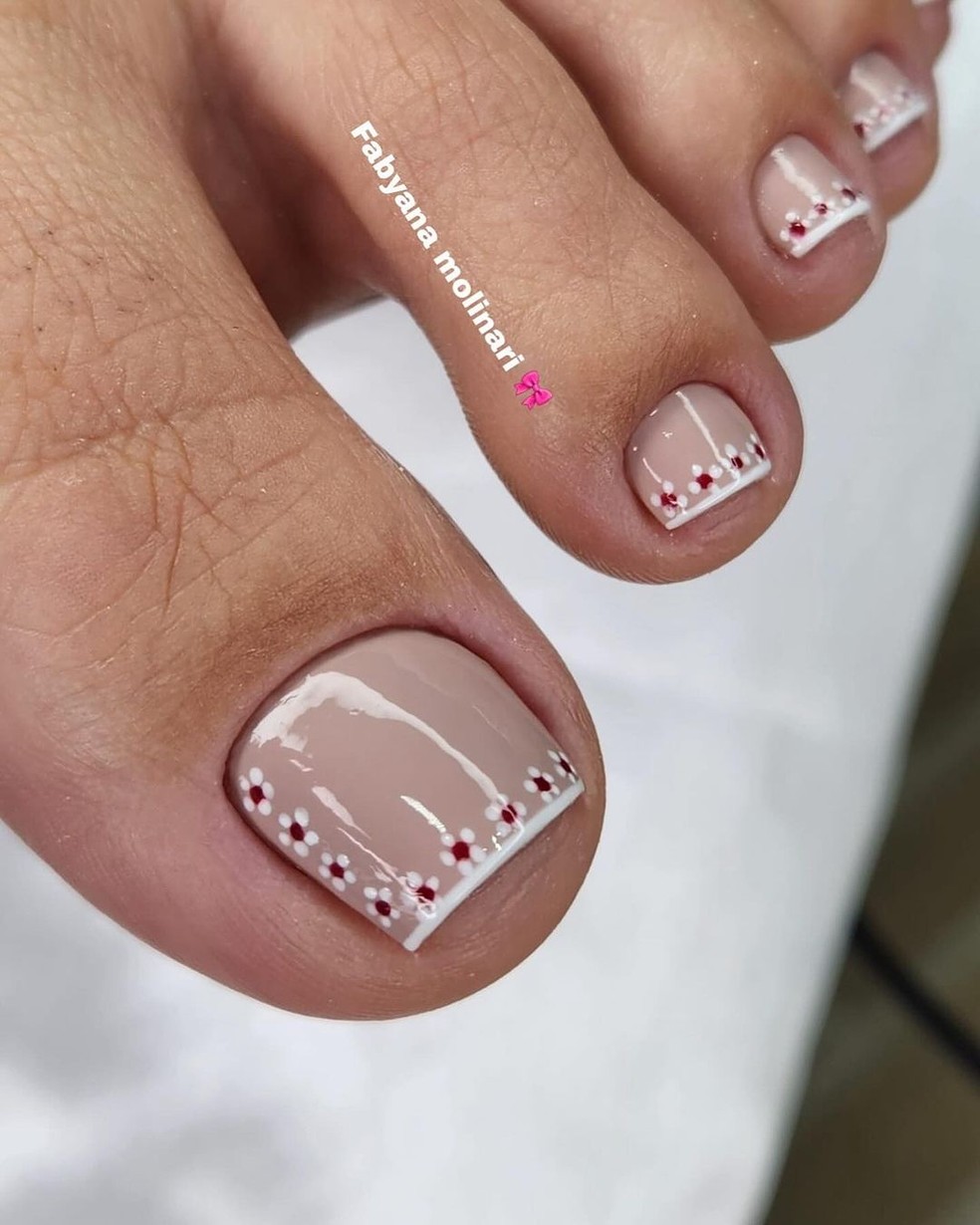unhas decoradas pe francesinha vs minimalista qual escolher