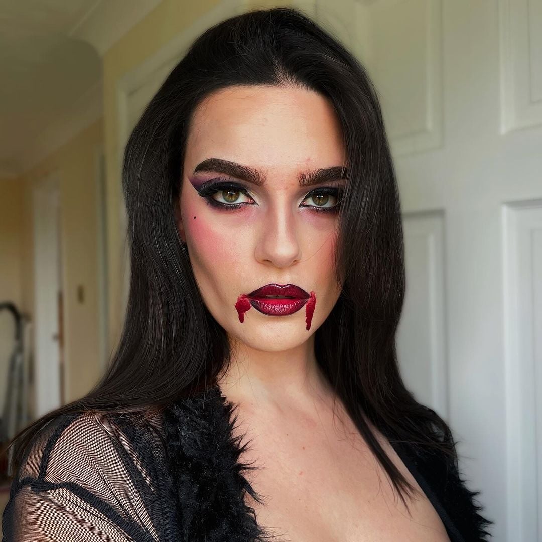 maquiagem vampira olhos esfumados roxos