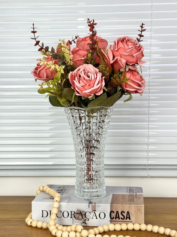 vaso de rosas com 100 rosas