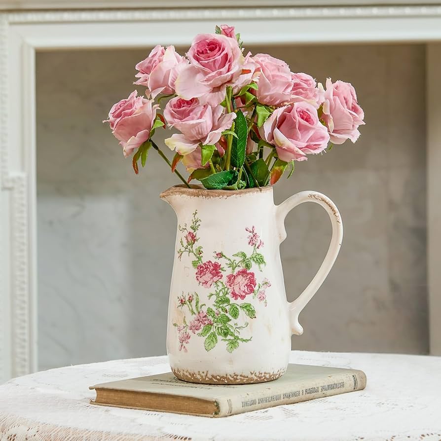 vaso de rosas desidratadas